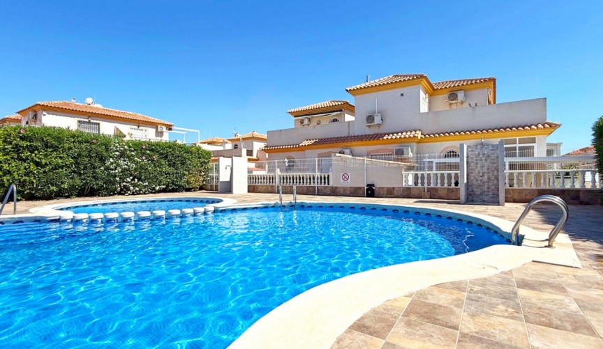 Återförsäljning - Town House -
Orihuela Costa - Costa Blanca