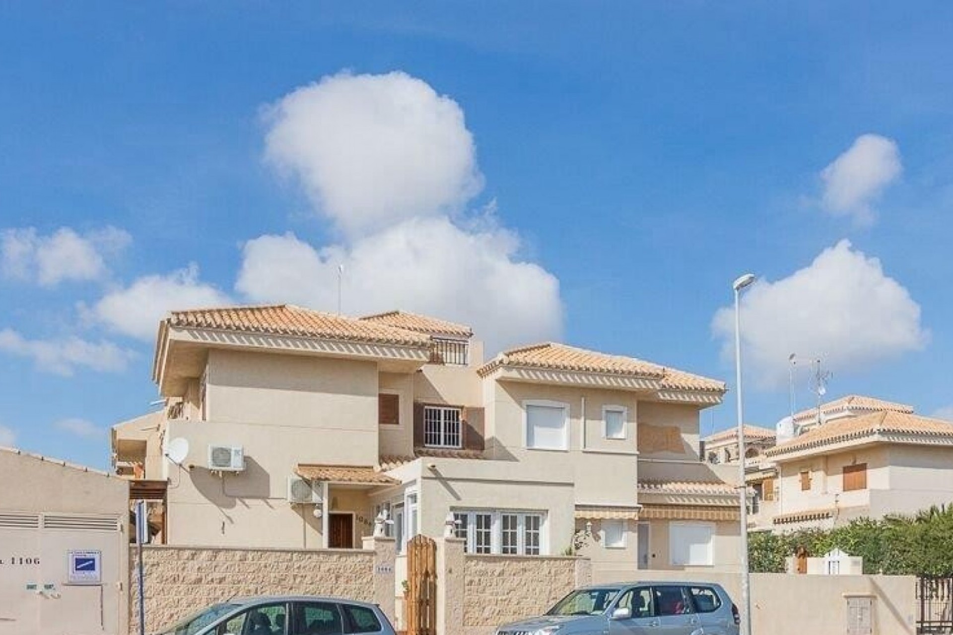 Återförsäljning - Town House -
Orihuela Costa - Costa Blanca