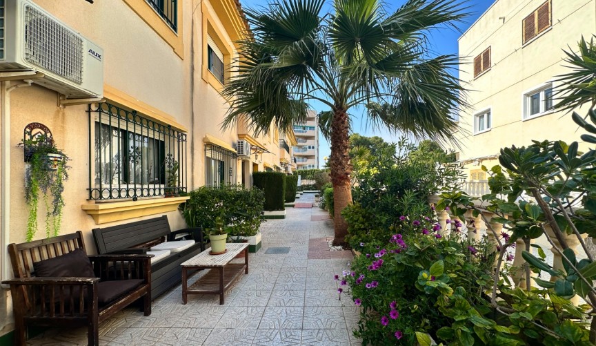 Återförsäljning - Town House -
Orihuela Costa - Costa Blanca
