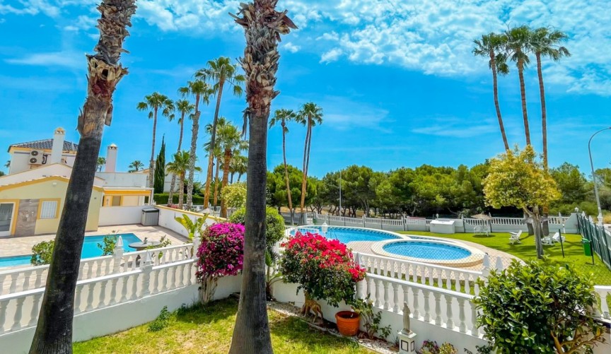 Återförsäljning - Town House -
Orihuela Costa - Costa Blanca