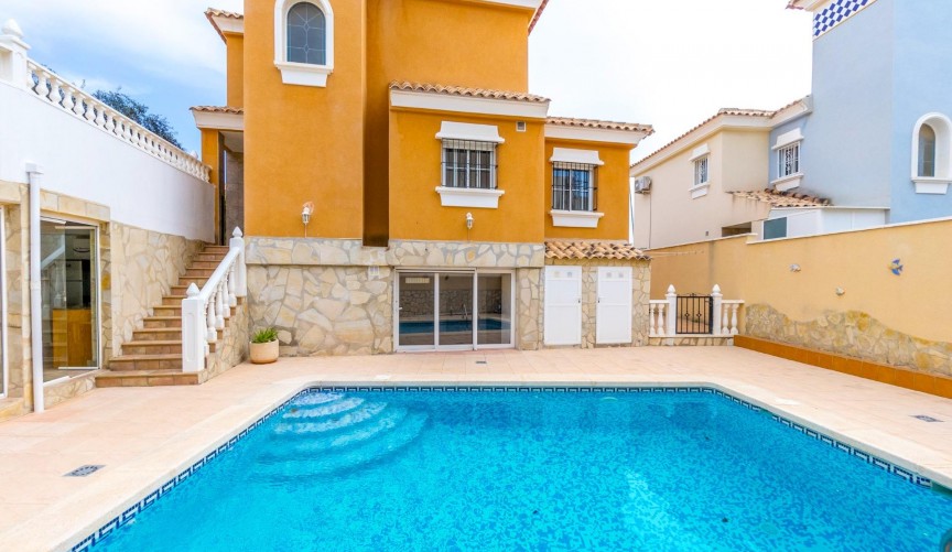 Återförsäljning - Town House -
Orihuela Costa - Las Filipinas