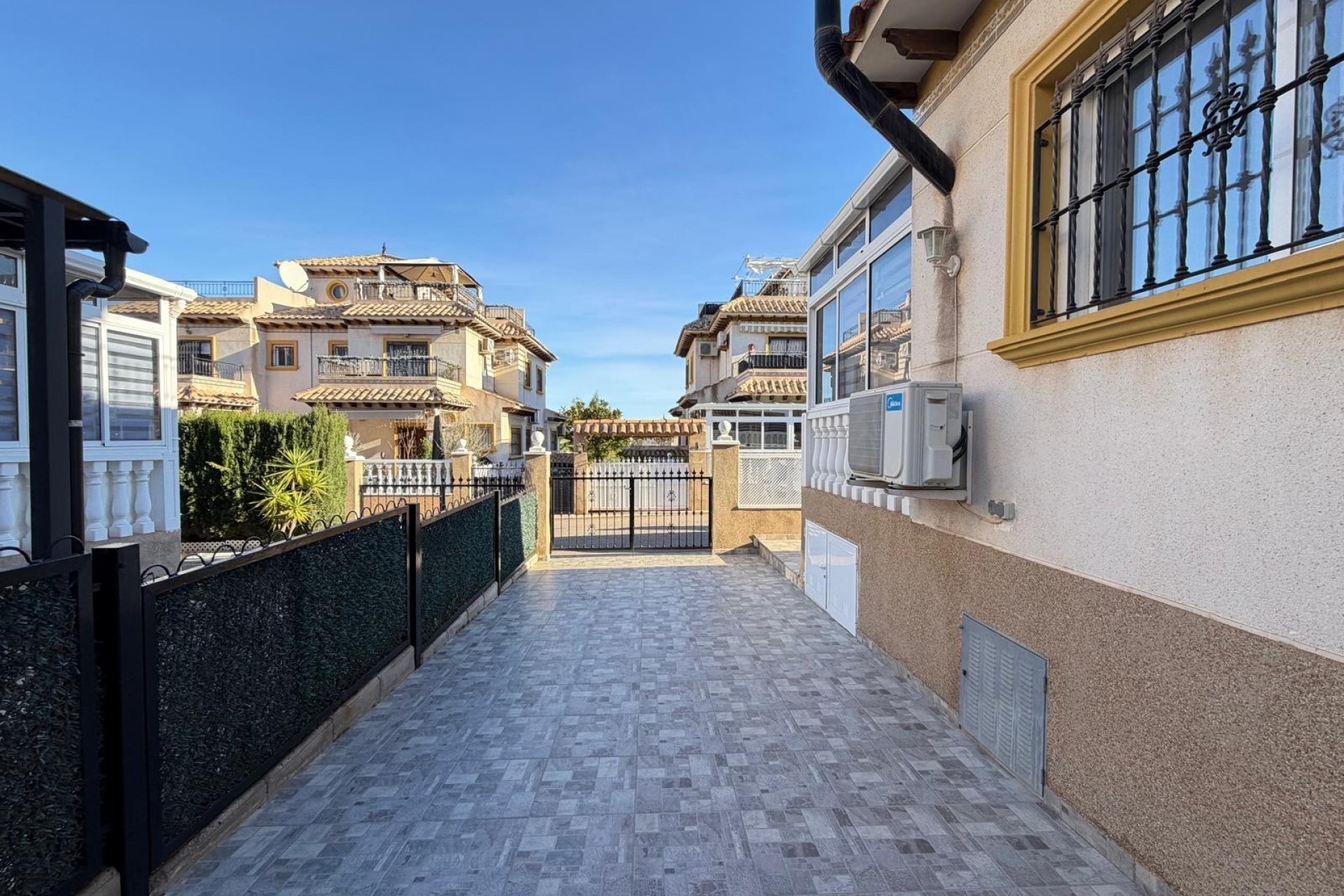 Återförsäljning - Town House -
Orihuela Costa - Las Filipinas