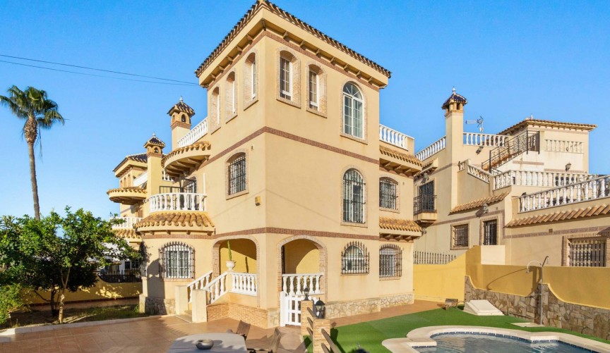 Återförsäljning - Town House -
Orihuela Costa - Los Almendros-la Florida