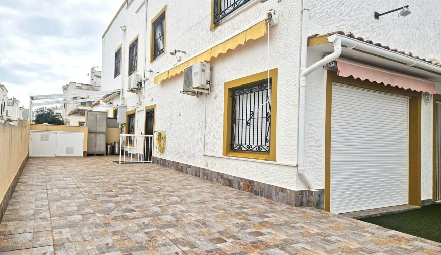 Återförsäljning - Town House -
Orihuela Costa - Los Almendros-la Florida