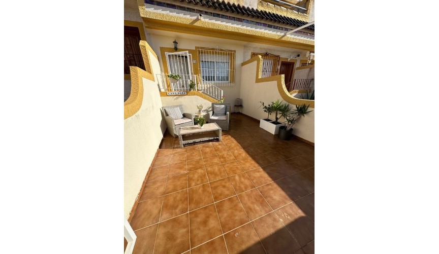 Återförsäljning - Town House -
Playa Flamenca - Costa Blanca