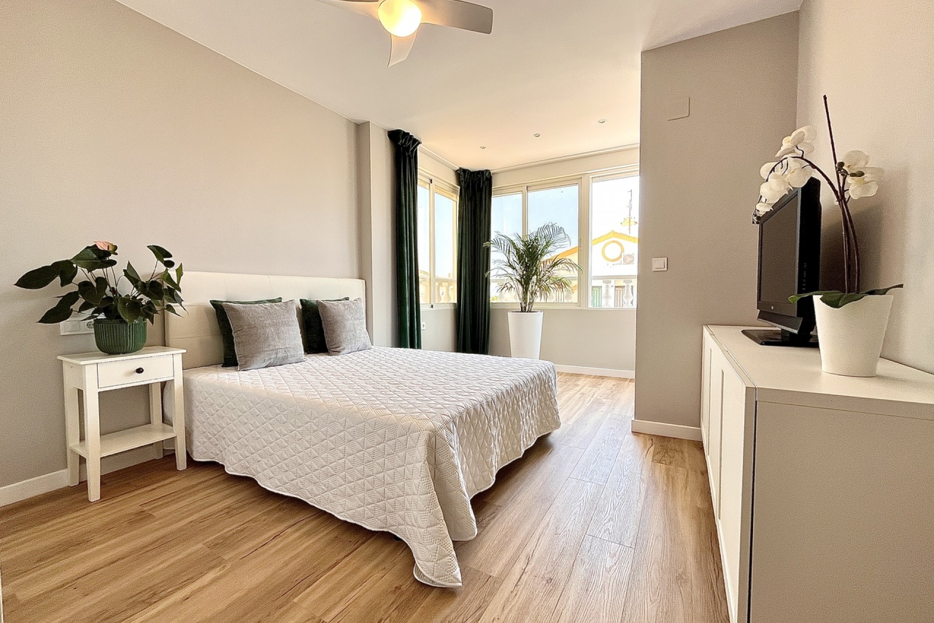 Återförsäljning - Town House -
Playa Flamenca - Costa Blanca