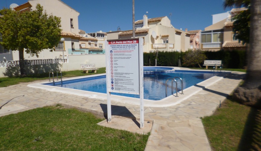 Återförsäljning - Town House -
Playa Flamenca - Costa Blanca