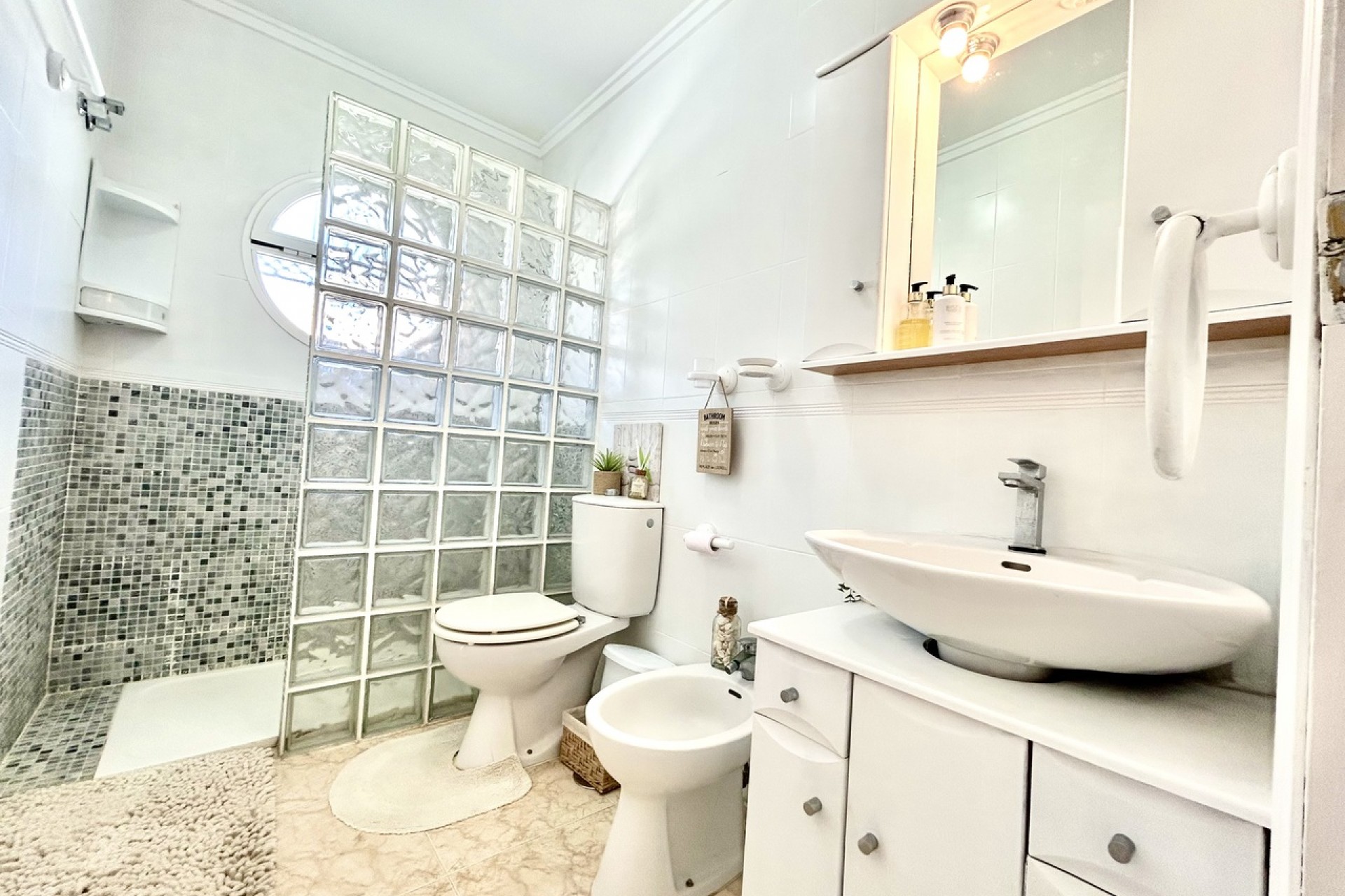 Återförsäljning - Town House -
Punta Prima - Costa Blanca