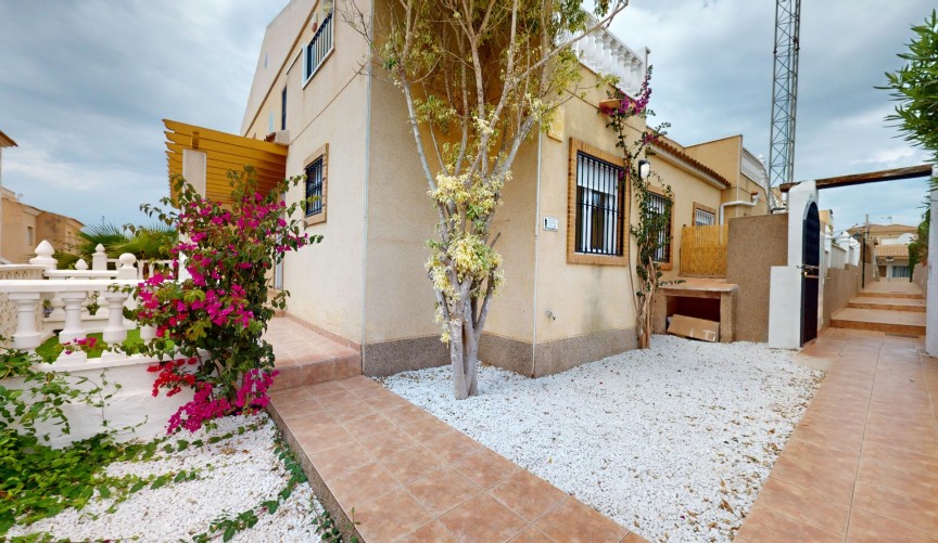 Återförsäljning - Town House -
San Miguel de Salinas - Inland