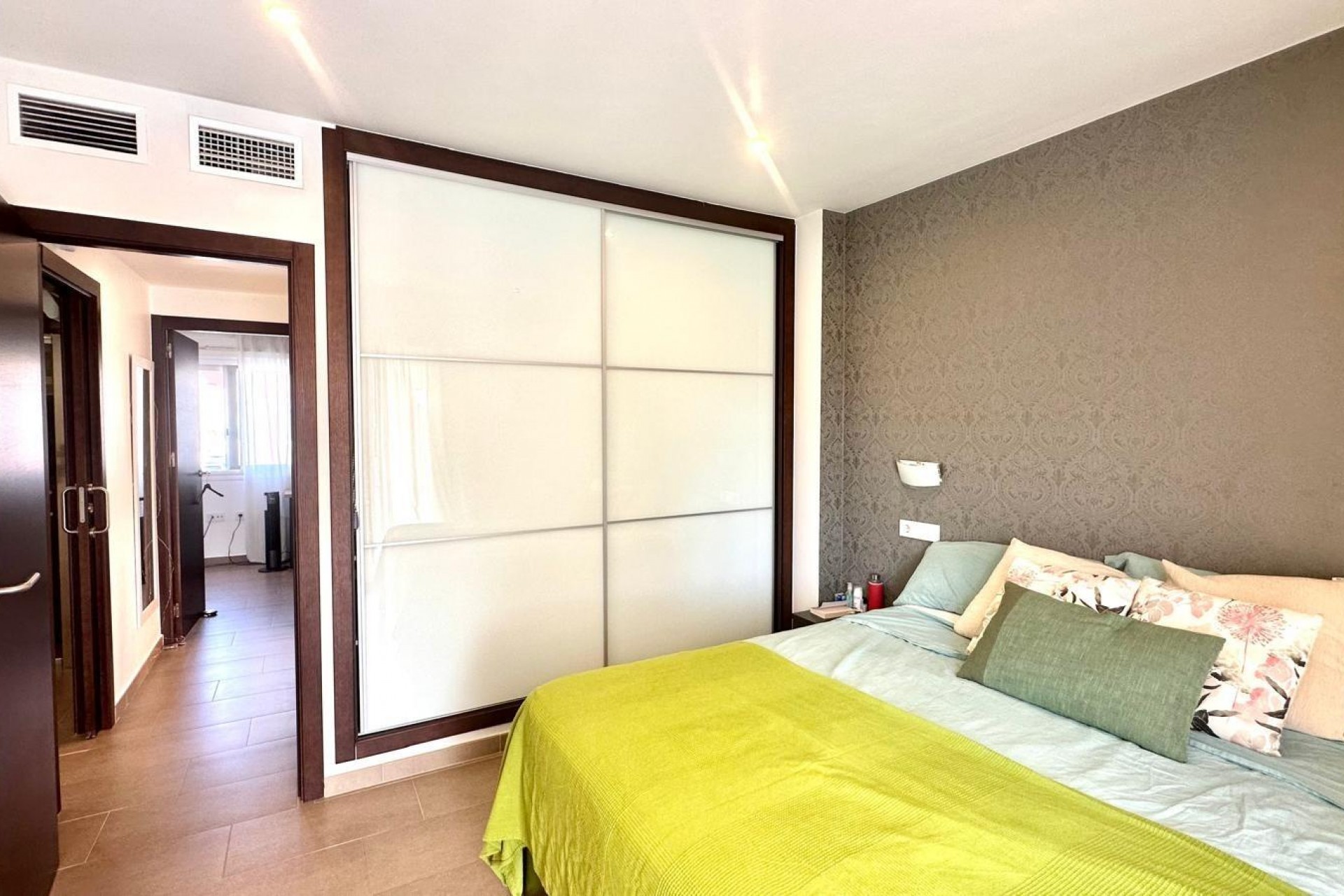 Återförsäljning - Town House -
Torrevieja - aguas nuevas