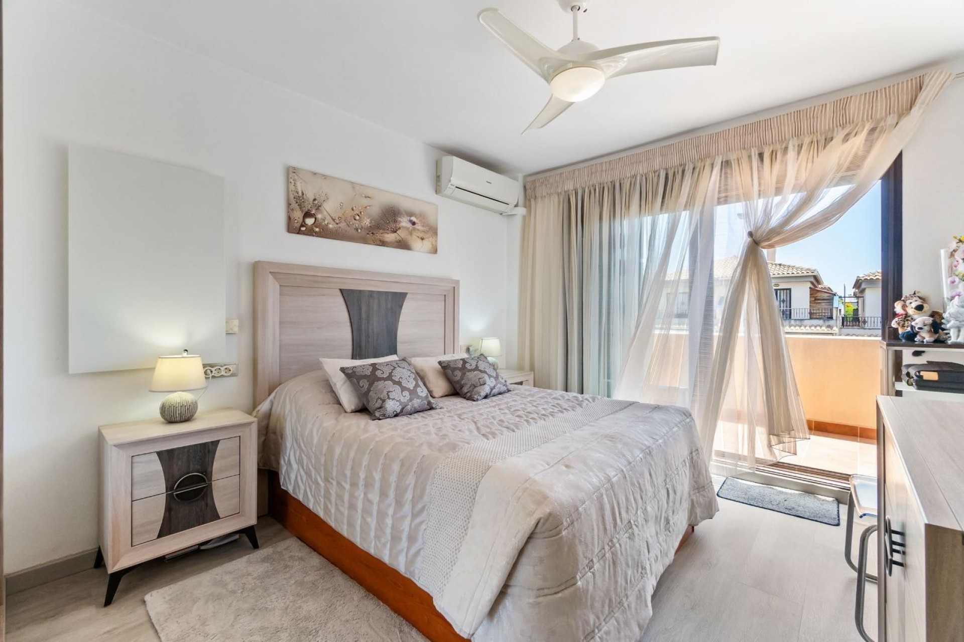 Återförsäljning - Town House -
Torrevieja - aguas nuevas