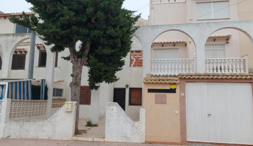 Återförsäljning - Town House -
Torrevieja - aguas nuevas
