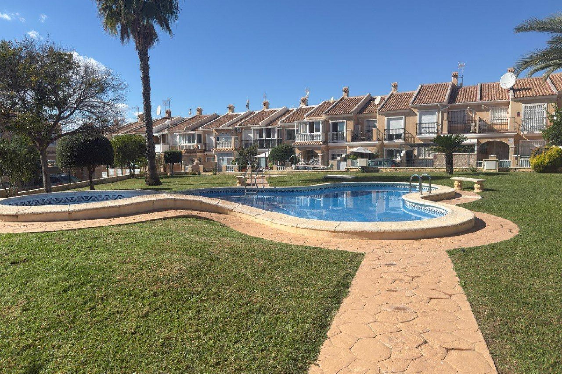 Återförsäljning - Town House -
Torrevieja - aguas nuevas
