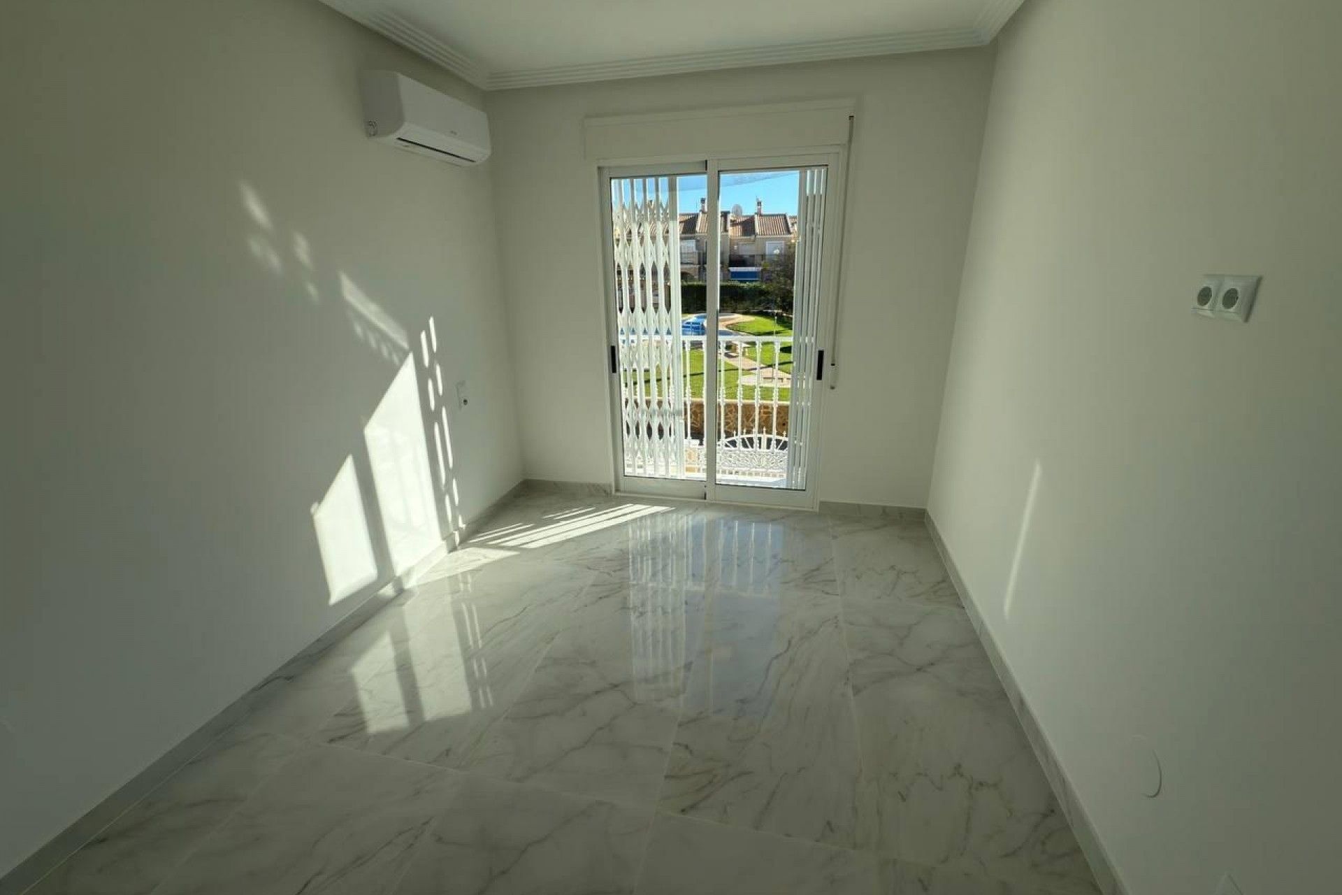 Återförsäljning - Town House -
Torrevieja - aguas nuevas