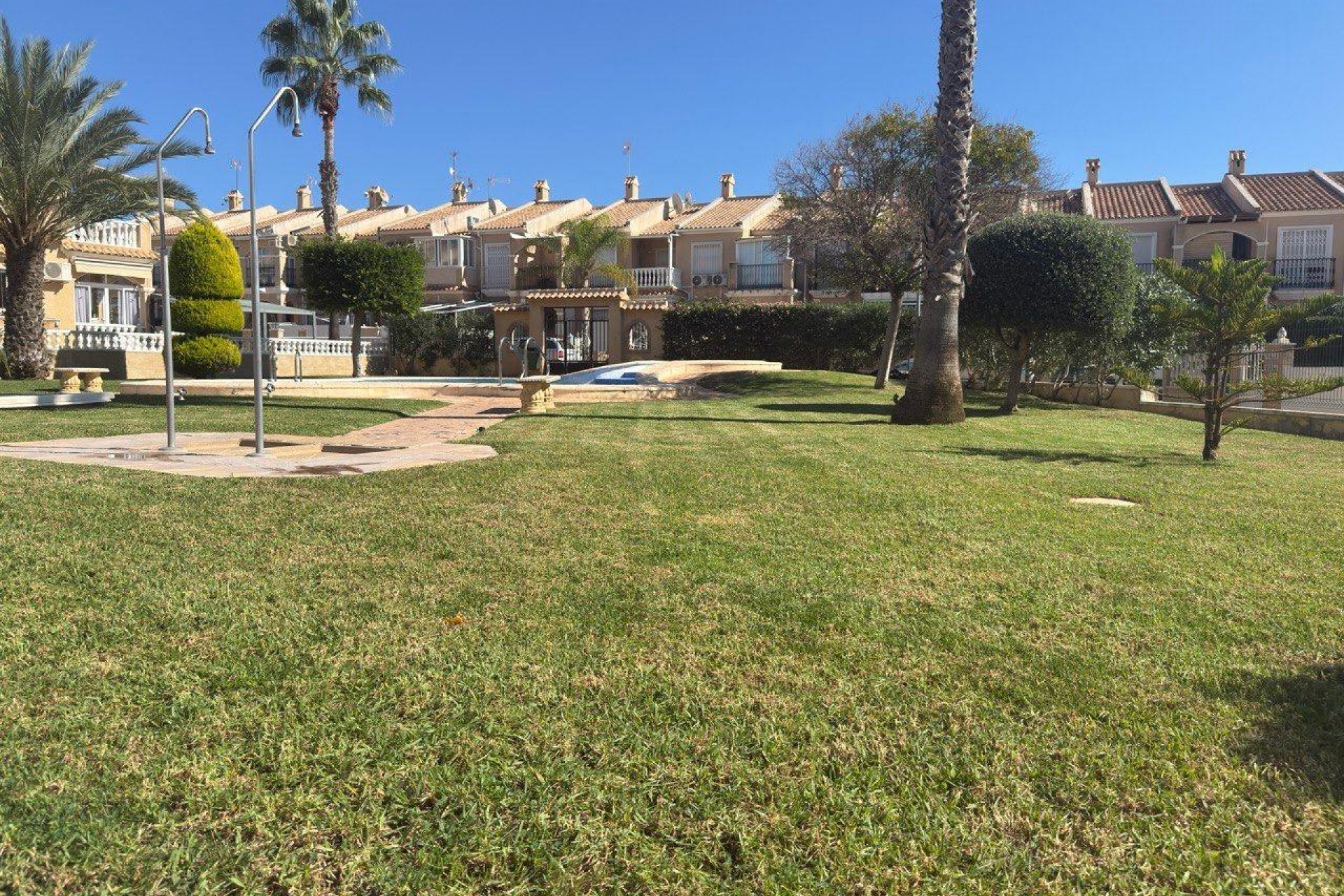 Återförsäljning - Town House -
Torrevieja - aguas nuevas