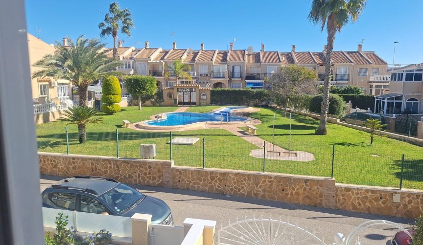 Återförsäljning - Town House -
Torrevieja - aguas nuevas