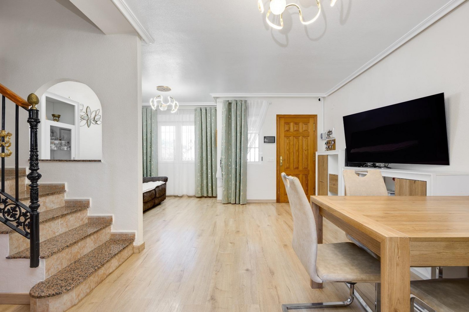 Återförsäljning - Town House -
Torrevieja - aguas nuevas