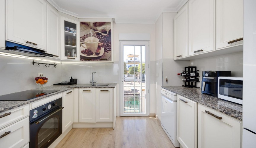 Återförsäljning - Town House -
Torrevieja - aguas nuevas