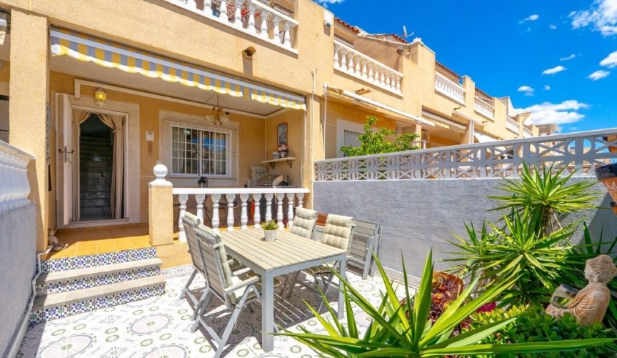 Återförsäljning - Town House -
Torrevieja - aguas nuevas