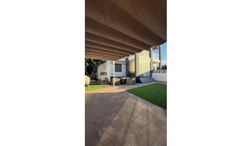 Återförsäljning - Town House -
Torrevieja - aguas nuevas