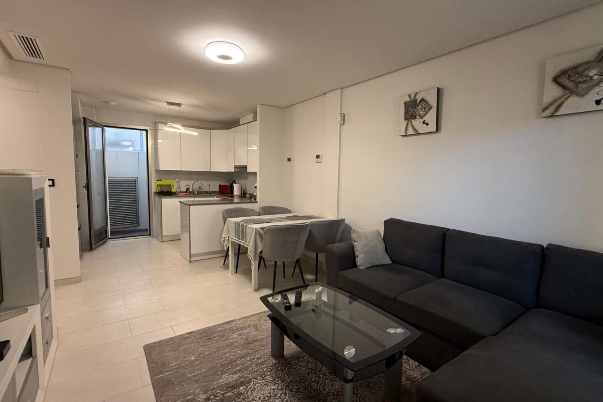 Återförsäljning - Town House -
Torrevieja - aguas nuevas