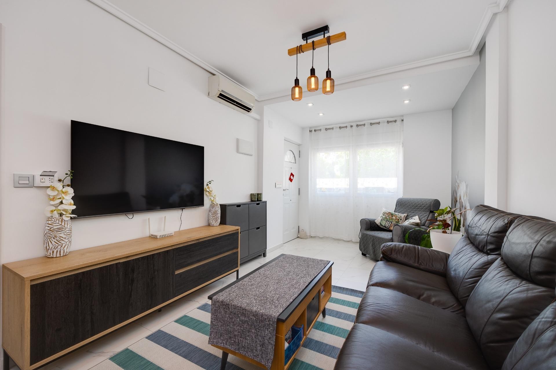 Återförsäljning - Town House -
Torrevieja - aguas nuevas