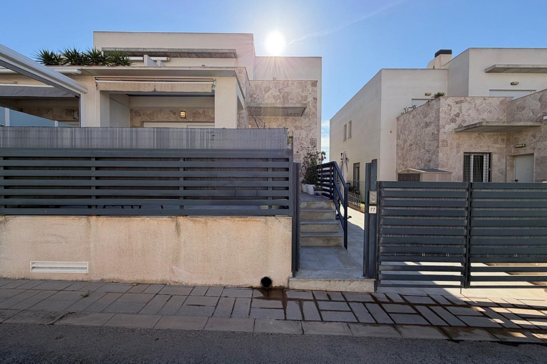 Återförsäljning - Town House -
Torrevieja - aguas nuevas