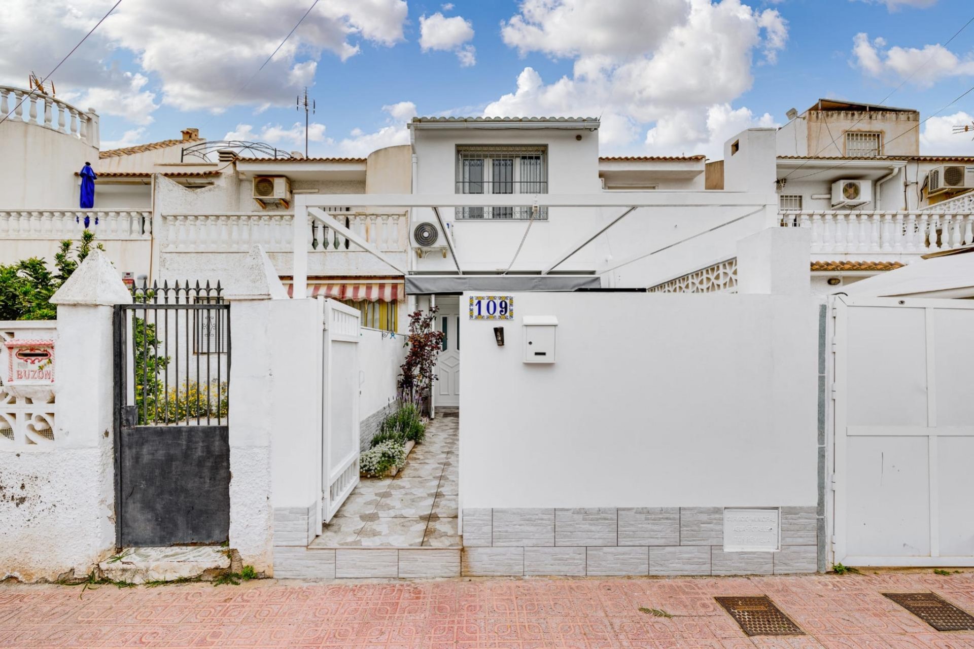 Återförsäljning - Town House -
Torrevieja - Calas Blanca