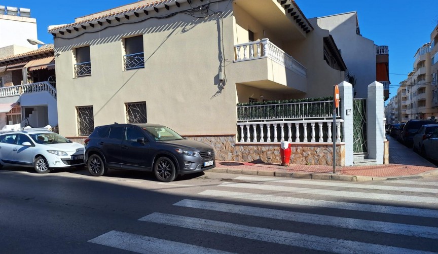 Återförsäljning - Town House -
Torrevieja - Centro