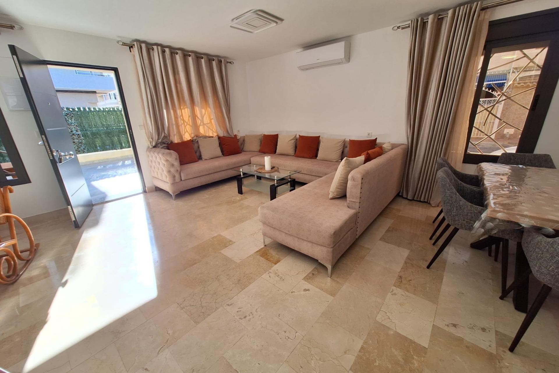 Återförsäljning - Town House -
Torrevieja - Centro