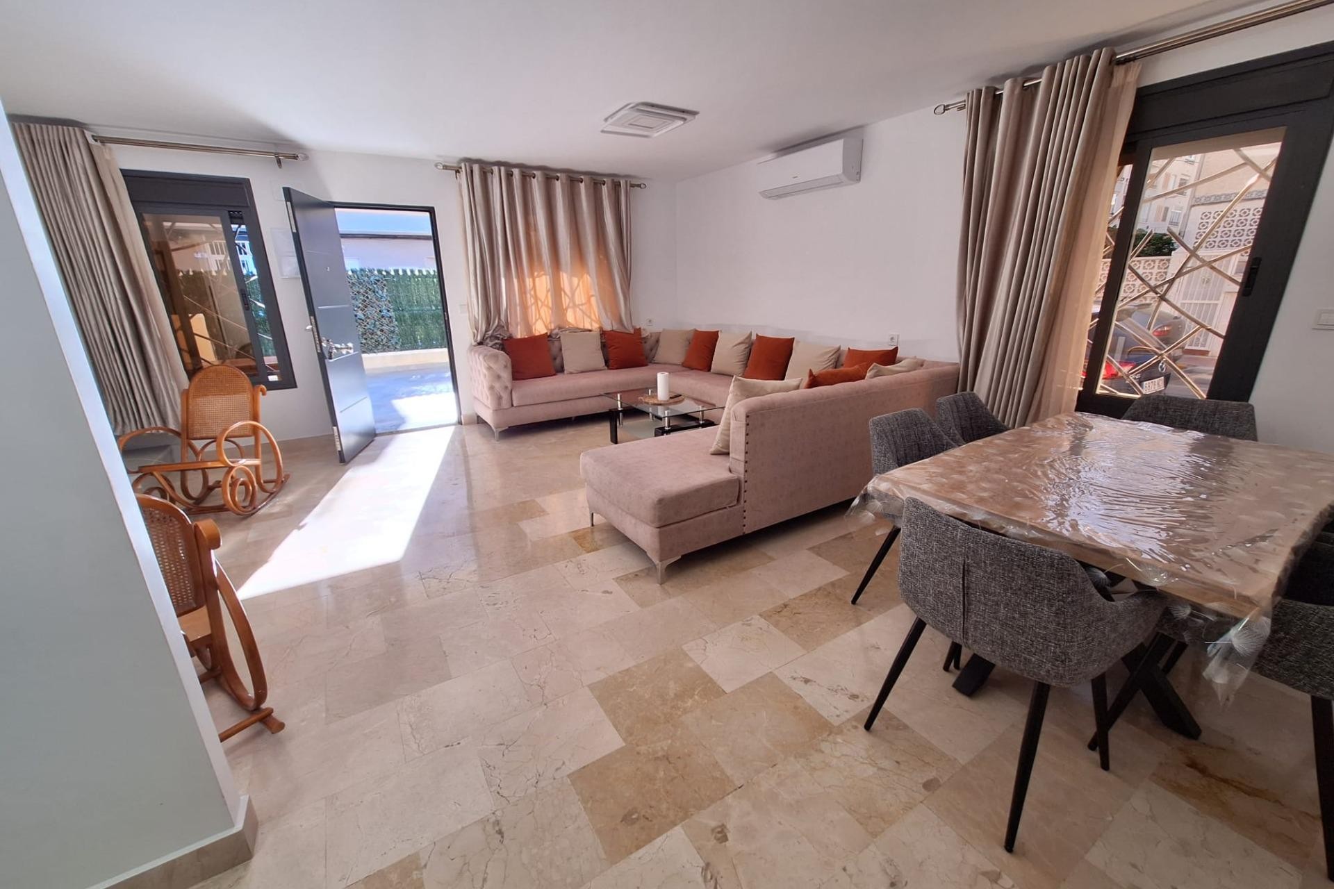 Återförsäljning - Town House -
Torrevieja - Centro
