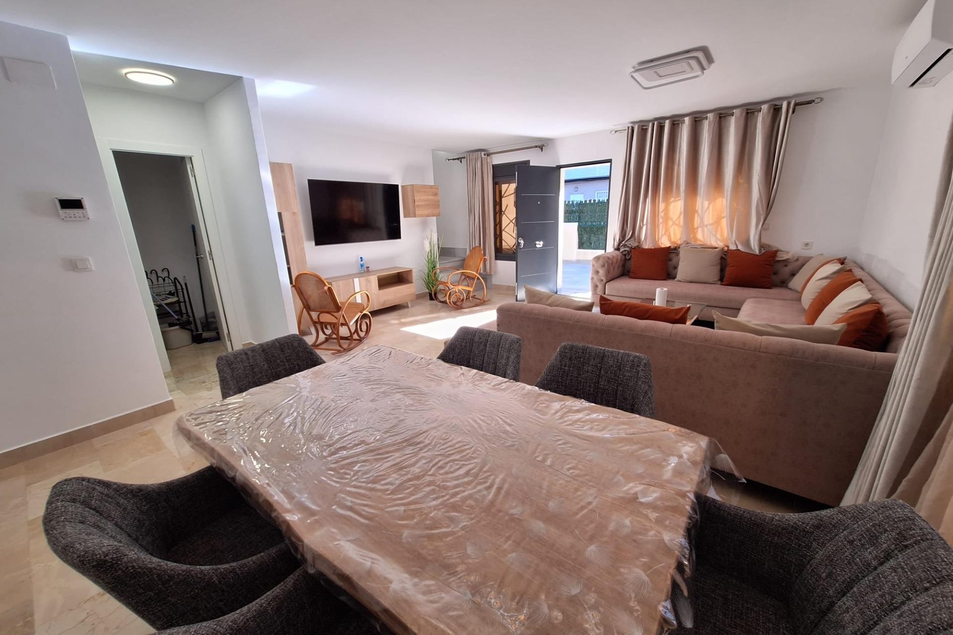 Återförsäljning - Town House -
Torrevieja - Centro