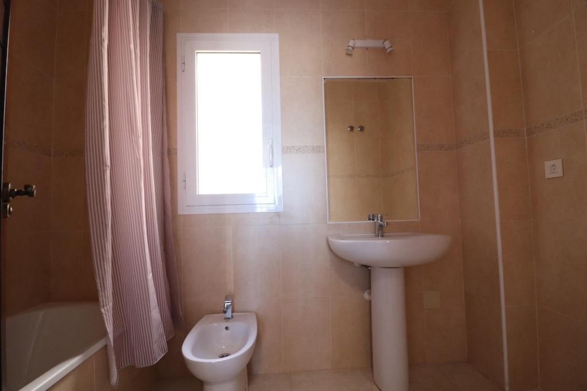 Återförsäljning - Town House -
Torrevieja - Costa Blanca