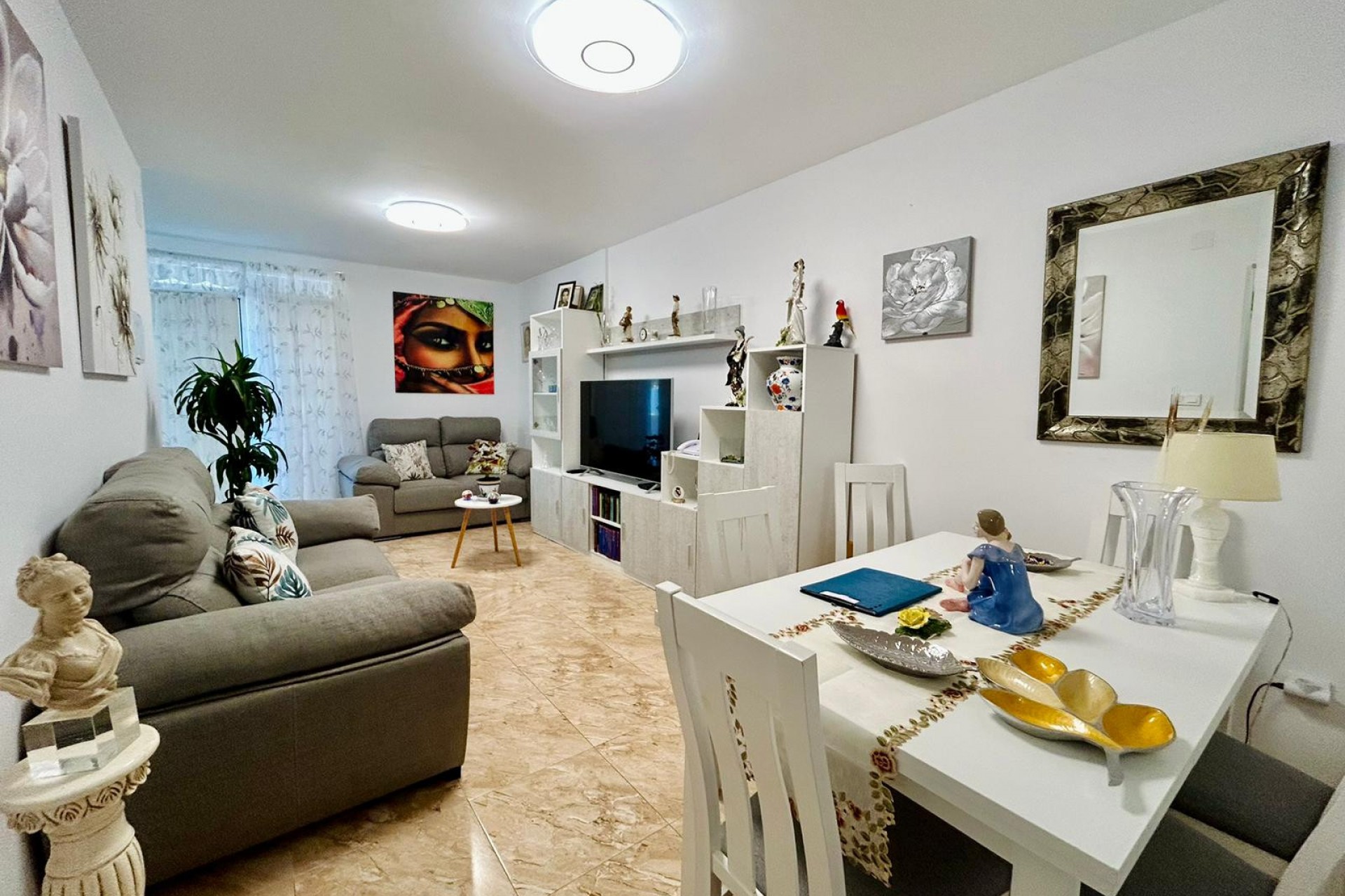 Återförsäljning - Town House -
Torrevieja - Costa Blanca