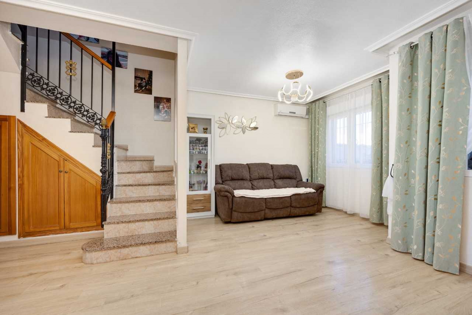 Återförsäljning - Town House -
Torrevieja - Costa Blanca