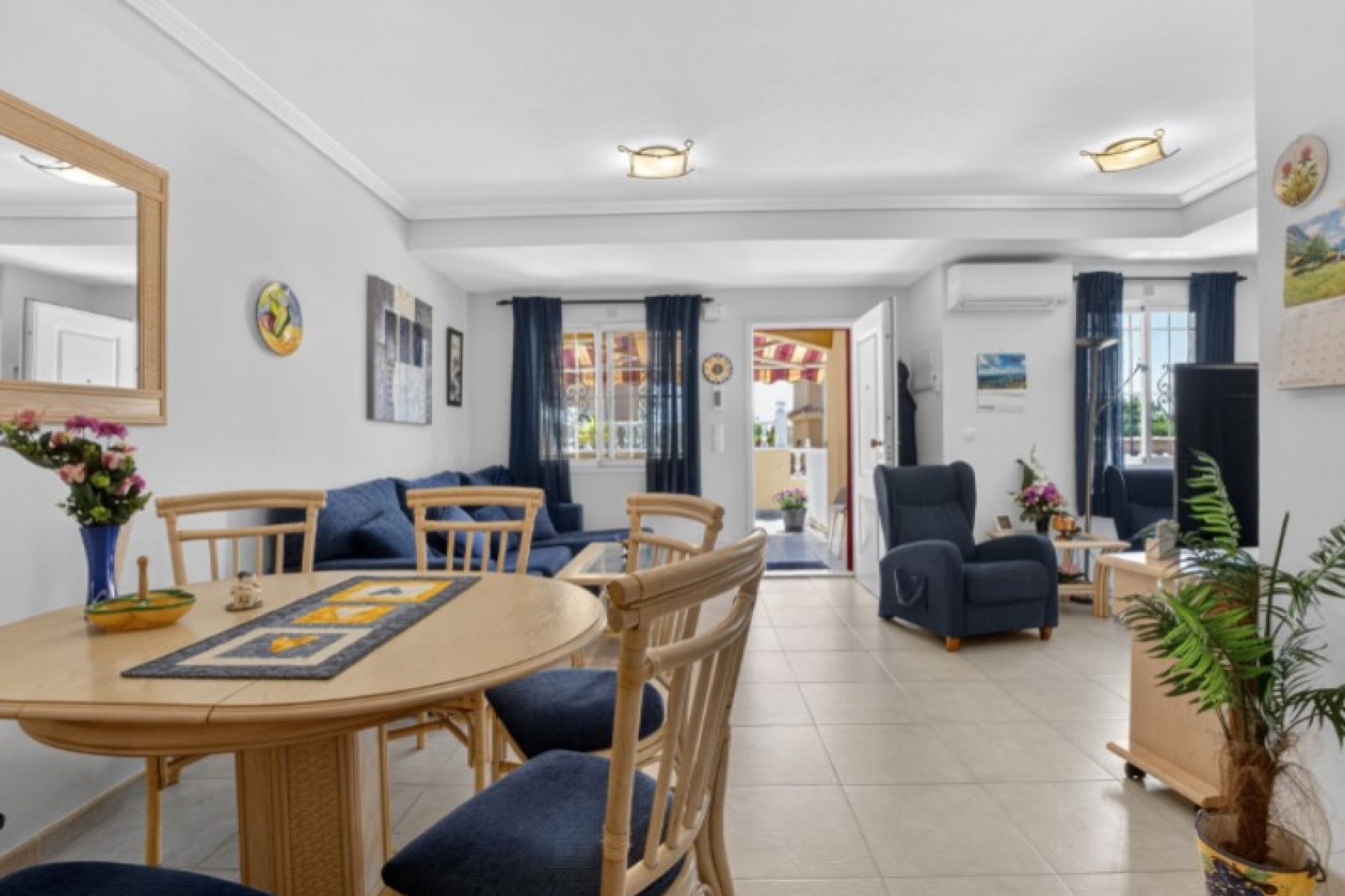 Återförsäljning - Town House -
Torrevieja - Costa Blanca