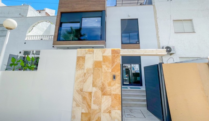 Återförsäljning - Town House -
Torrevieja - Costa Blanca