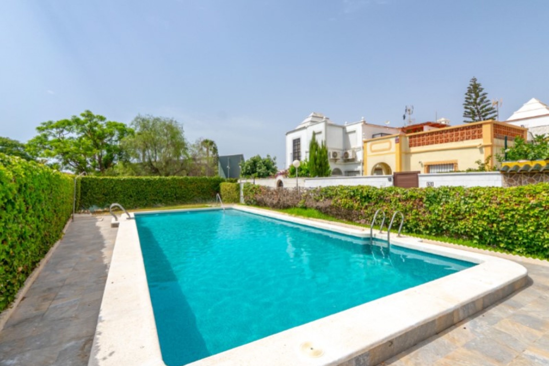 Återförsäljning - Town House -
Torrevieja - Costa Blanca
