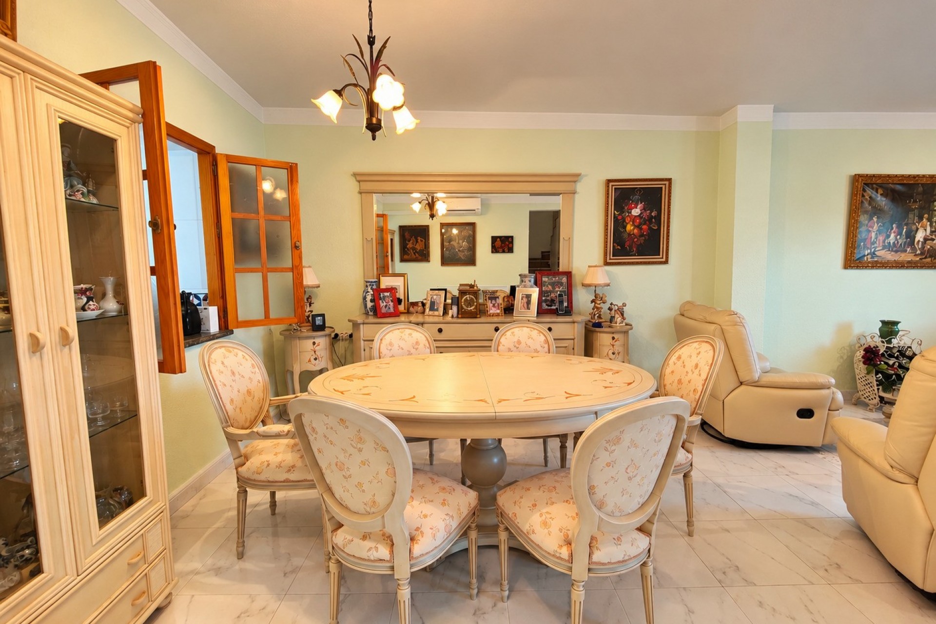 Återförsäljning - Town House -
Torrevieja - Costa Blanca