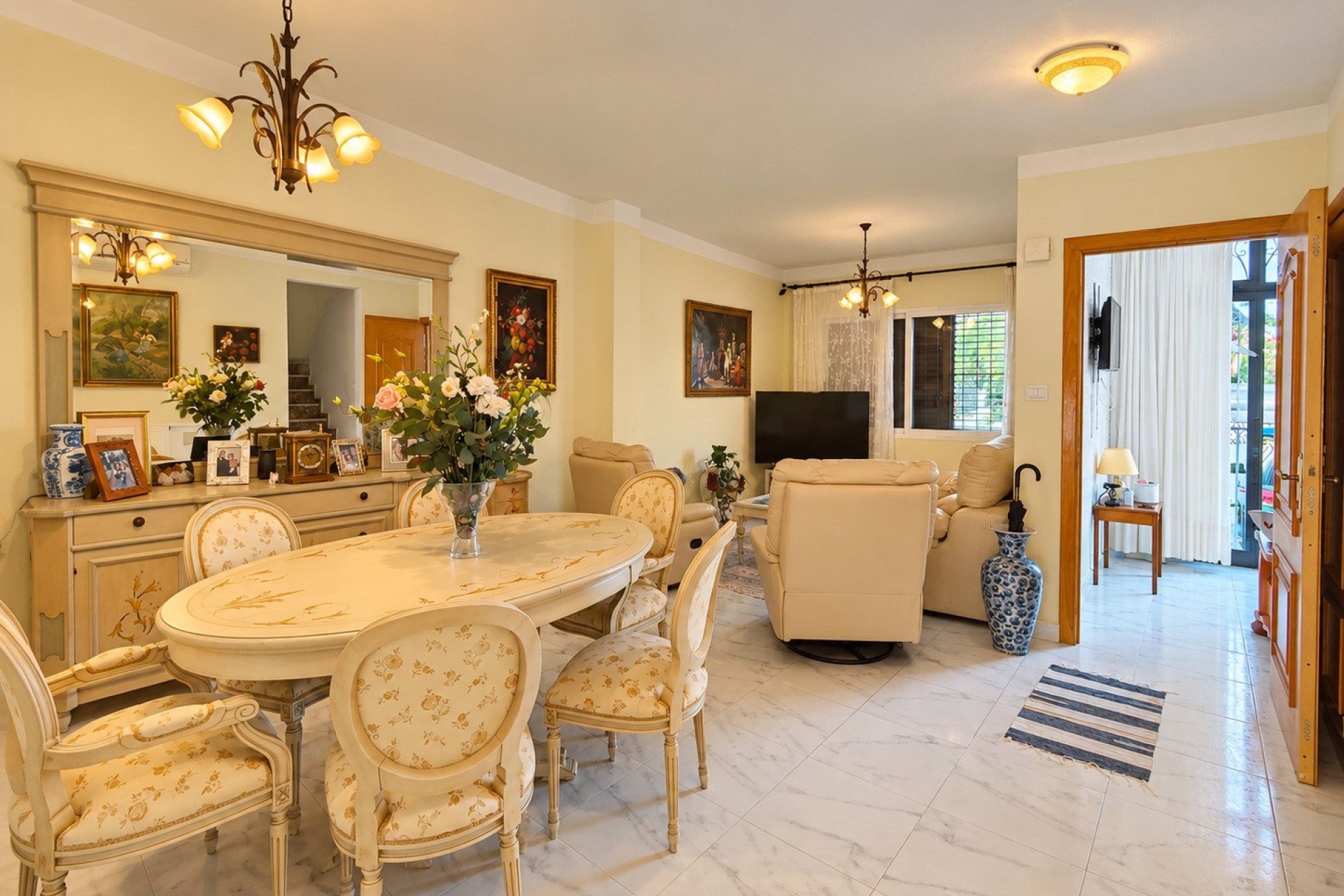 Återförsäljning - Town House -
Torrevieja - Costa Blanca