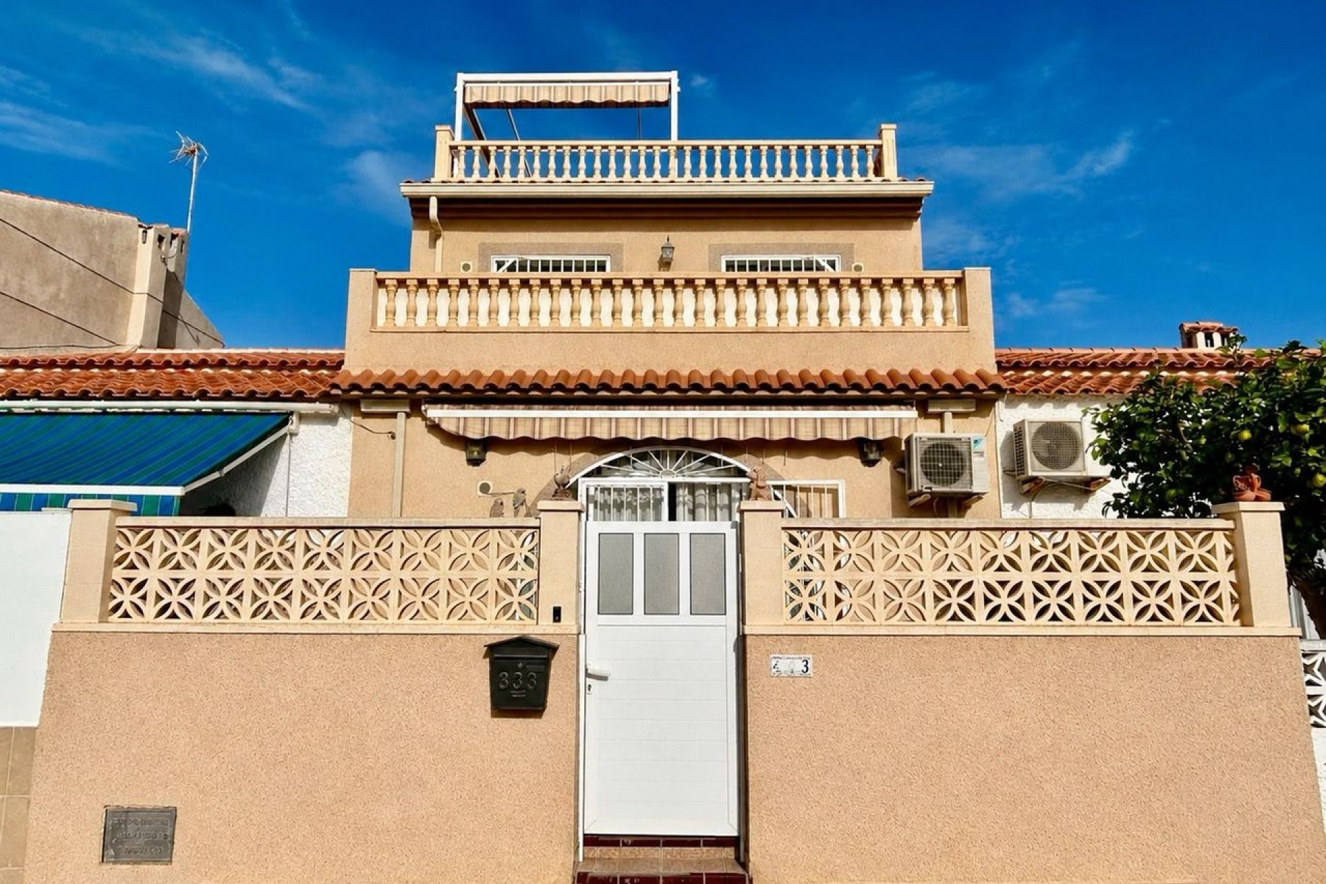 Återförsäljning - Town House -
Torrevieja - Costa Blanca