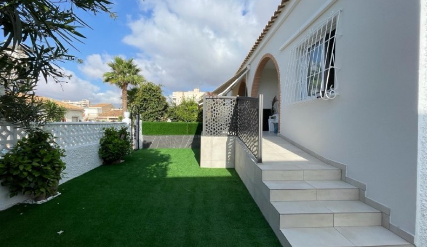 Återförsäljning - Town House -
Torrevieja - Costa Blanca