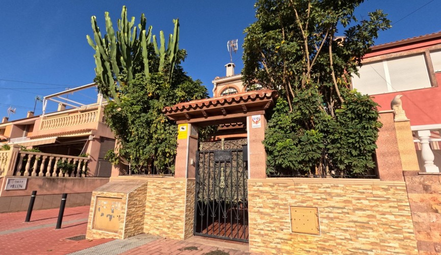 Återförsäljning - Town House -
Torrevieja - El Acequión - Los Náufragos