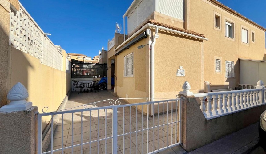 Återförsäljning - Town House -
Torrevieja - El Chaparral