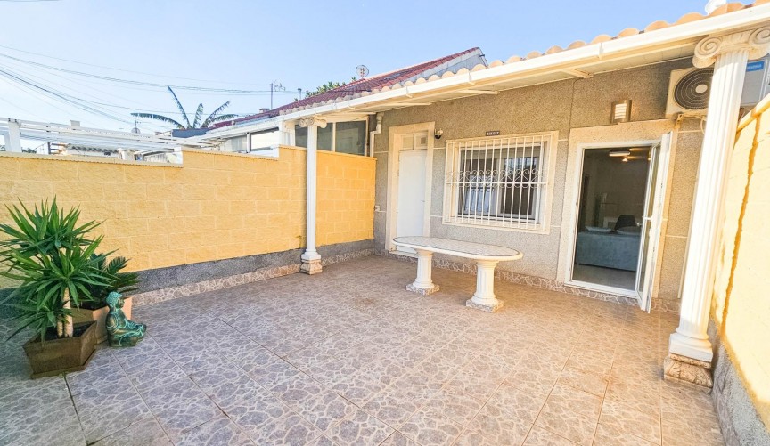 Återförsäljning - Town House -
Torrevieja - El Limonar