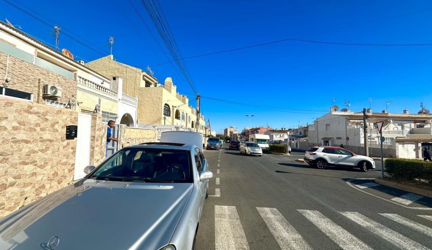 Återförsäljning - Town House -
Torrevieja - Estacion De Autobuses