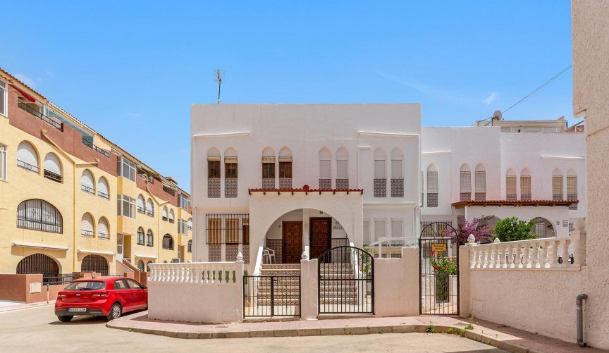 Återförsäljning - Town House -
Torrevieja - La Mata Pueblo