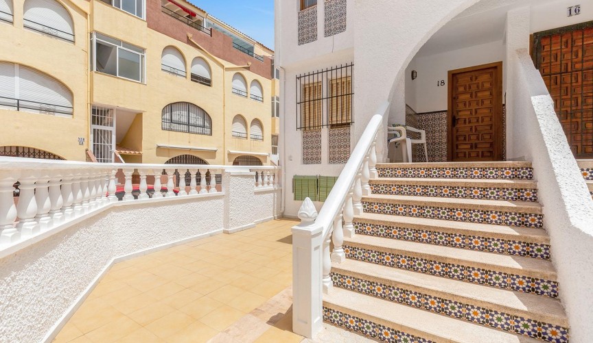 Återförsäljning - Town House -
Torrevieja - La Mata Pueblo