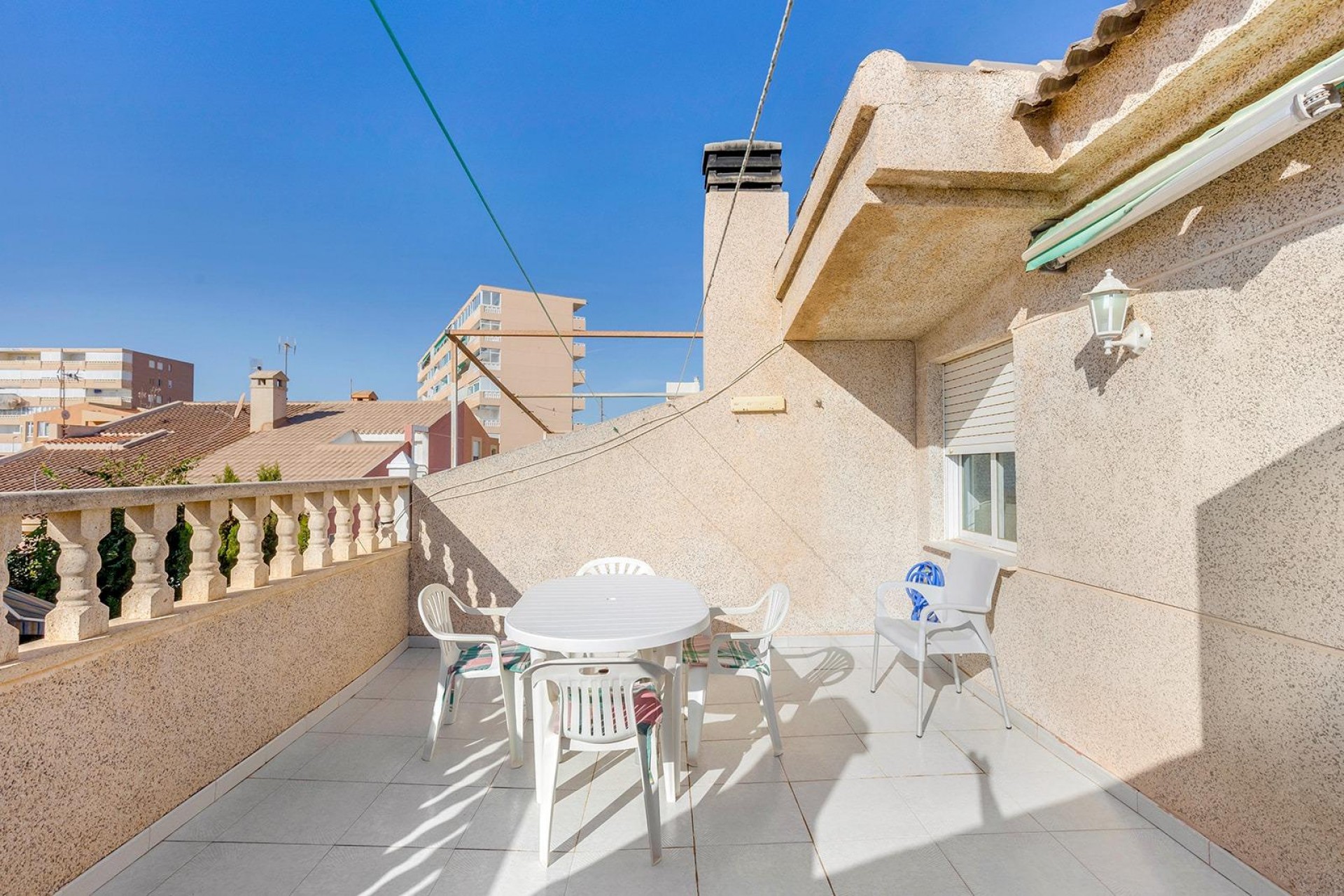 Återförsäljning - Town House -
Torrevieja - La Mata