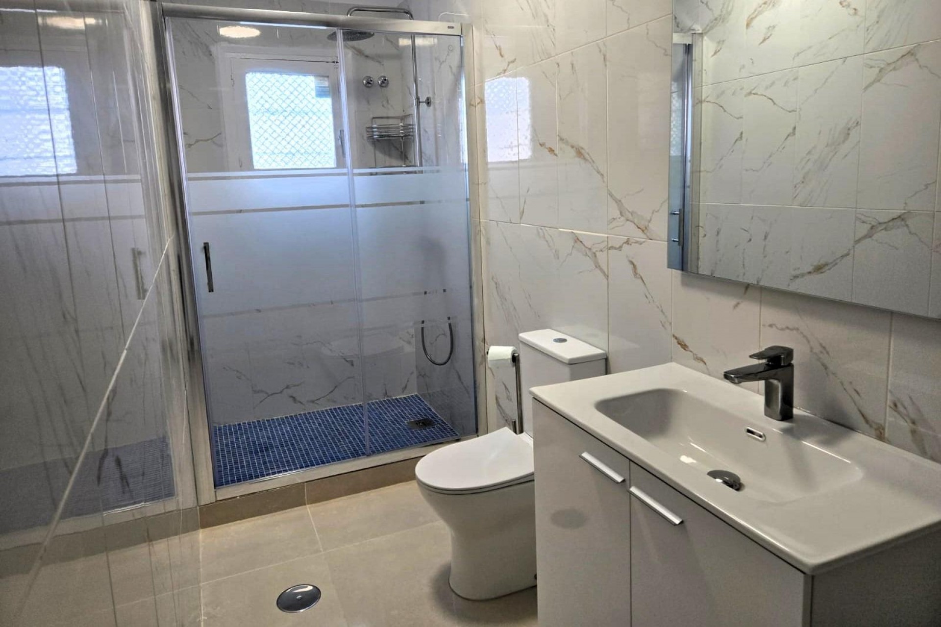 Återförsäljning - Town House -
Torrevieja - La Mata